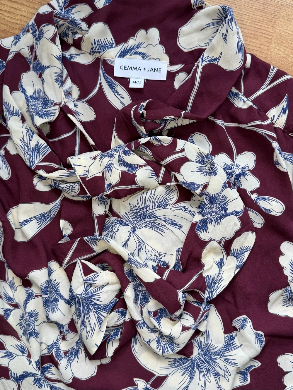 Button-Front Floral Blouse in Burgundy - Picture 3 of 4
